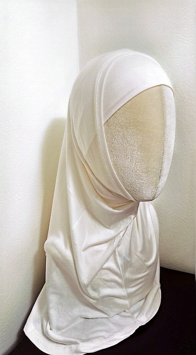 Vit Al Amira Hijab